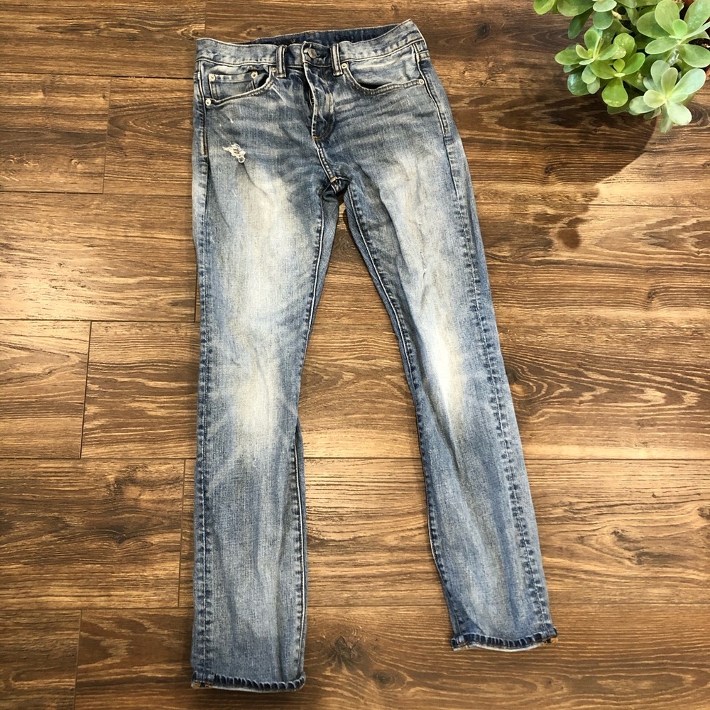 ❤️2/$15❤️ Men’s Distressed Boot Cut Jeans